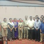 విద్యాబుద్ధులు నేర్పిన గురువును సన్మానించిన పూర్వ విద్యార్థులు