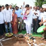 తొలి తెలుగు ప్రధాని,బహుభాషా కోవిదుడు పీ.వీ నరసింహా రావుకు మంత్రి దుద్దిళ్ళ శ్రీధర్ బాబు ఘన నివాళులు