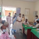 వైద్య సిబ్బంది ఇంటింటికి ఫీవర్ సర్వే నిర్వహించాలి : జిల్లా వైద్యాధికారి రజిత