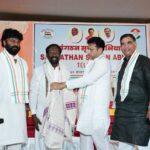 ఆయుధాలు వదిలేసిన మల్లోజుల వేణగోపాల్ రావు-మావోయిస్టు పార్టీ చరిత్రలో సంచలనం