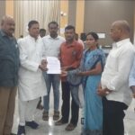 కరీంనగర్ అర్బన్ బ్యాంక్ ఎన్నికల ప్రచారంలో కాంగ్రెస్ పార్టీ నాయకుడు వెలిచాల రాజేందర్ రావు ప్యానెల్ అభ్యర్థులకు విశేషమైన మద్దతు